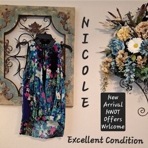 Nicole Floral Sleeveless Top. Excellent Condition NWOT Size M